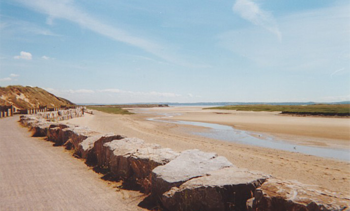 the pictyuresque coastline and sand dunes of the Millennium coastal path