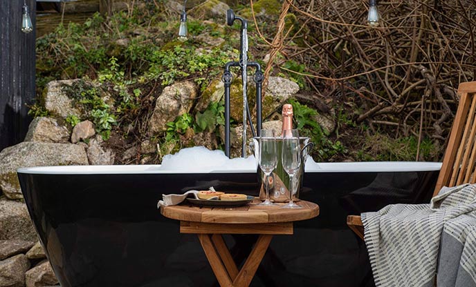 The welcoming outdoor bathtub at The Bird Box in Cornwall, a great way to expand your 'Blue Mind'