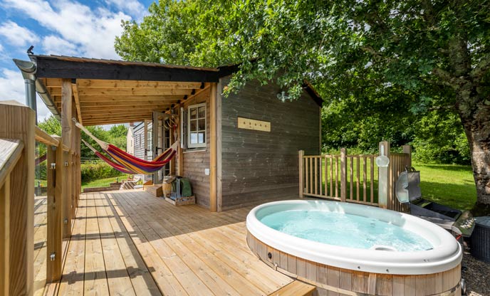 The dreamy hot tub at The Little Cider House