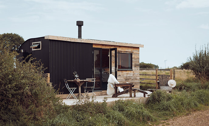 alfresco living at this cabin in the countryside