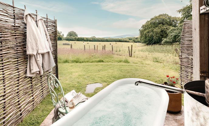 Outdoor bathtub at Little Links yurt in Devon