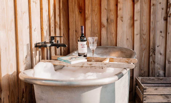 The gorgeous outdoor bath tub at Brownscome Roundhouse in Devon 