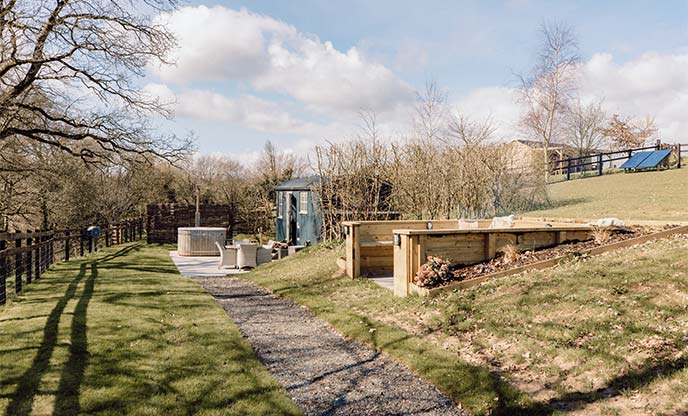 Luxury shepherd's hut in Devon with wood fired hot tub and pizza oven