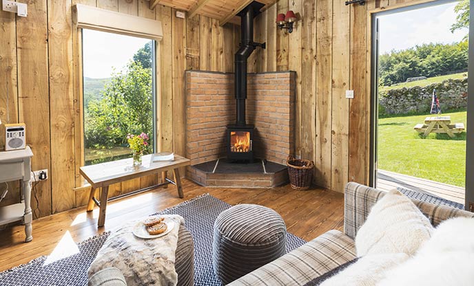 Cosy cabin with a wood-burner in Dartmoor