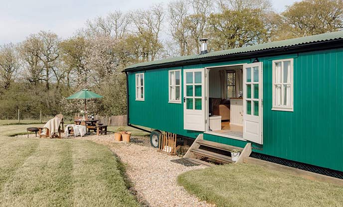 The exteriors of Shepherd's Sky Super Hut in Devon 