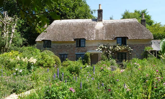 Thomas Hardy's cottage in Dorset, a thatched cottage surrounded by greenery