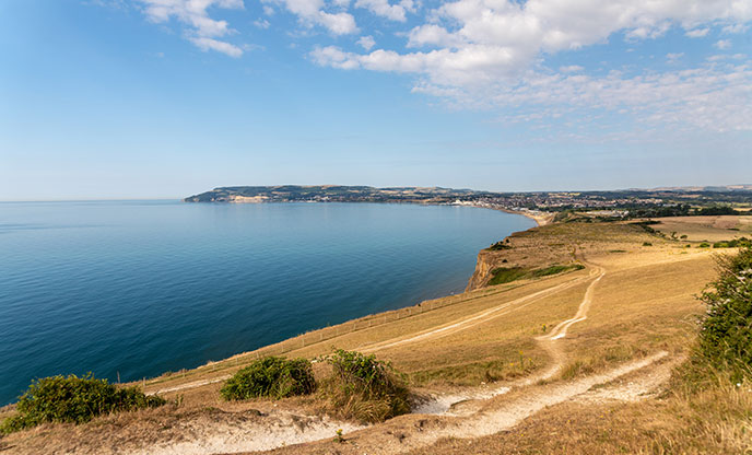 The beautiful countryside and cliffs surrounding Sandown Bay
