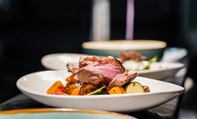 Tender roast beef and colourful vegetables