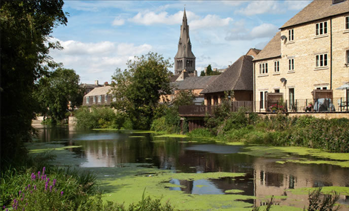River flowing through historic town in Lincolnshire