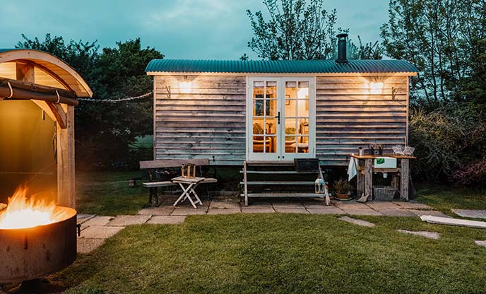 A tranquil weekend stay at Posy shepherd's hut