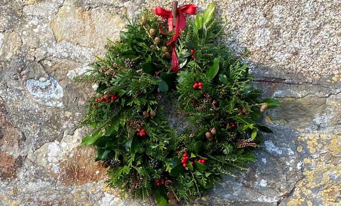 How to make your own Christmas wreath 
