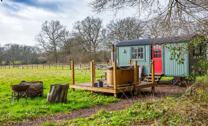 Shepherd's hut with hot tub in Sussex 