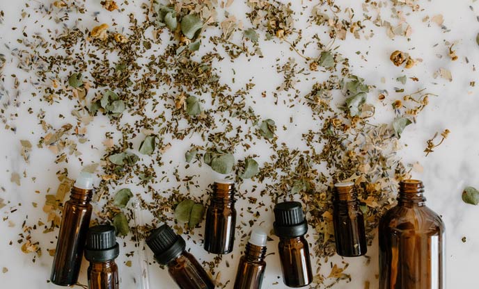 Essential oils to pack for your glamping trip and how to use them