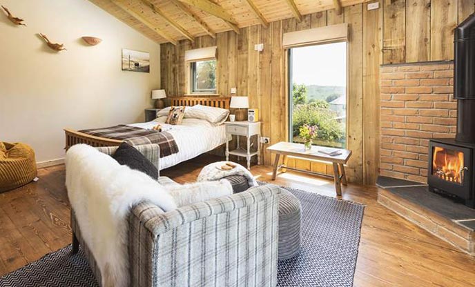 A cosy off-grid eco cabin close to Dartmoor, perfect for a romantic getaway